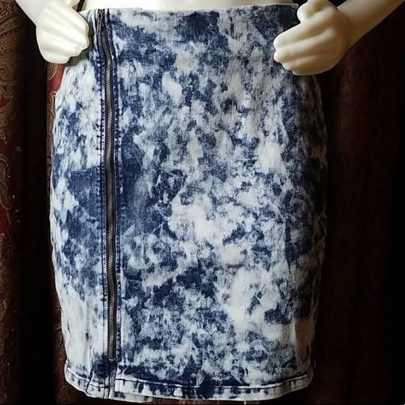 3/$25 Mebon by Machine Jeans Acid Wash Denim Skirt - Picture 4 of 4